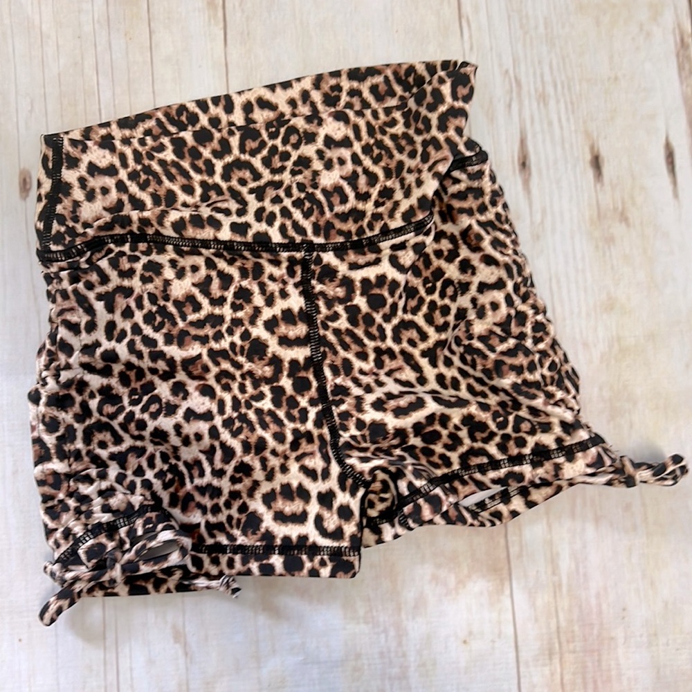 Zyia scrunchy short. Discounted color.